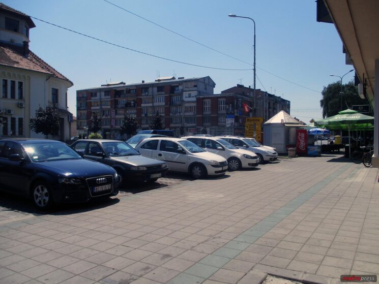 Cafe Centar Parking e1677232969299 - ДИЗЕЛ ЈЕФТИНИЈИ, БЕНЗИН ПО СТАРОМ