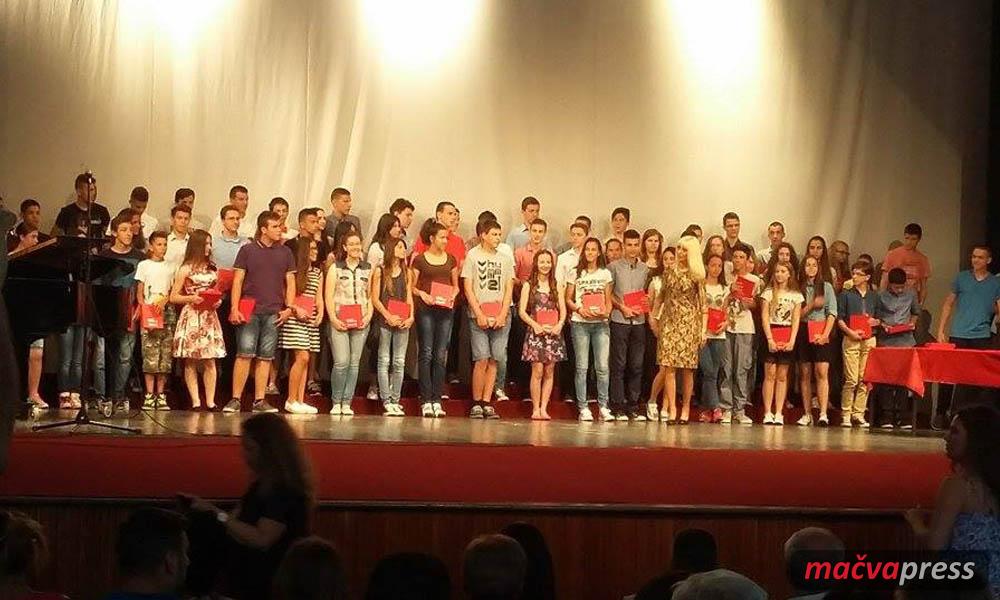 Naslovna Valjevo ucenici - Министарство просвете наградило збирком кованица "ученике генерације"