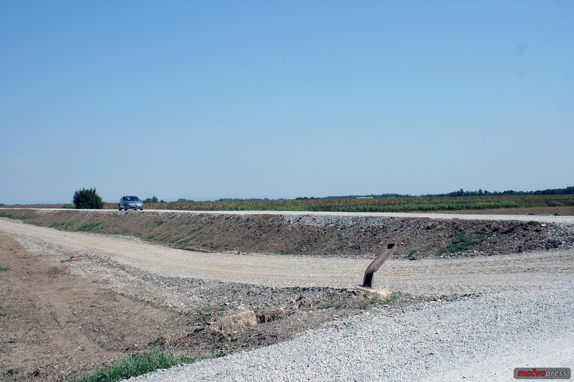 Nasip na Drini4 - Богатић: Завршена изградња првих седам километара одбрамбеног насипа на Дрини (ФОТО ГАЛЕРИЈА)