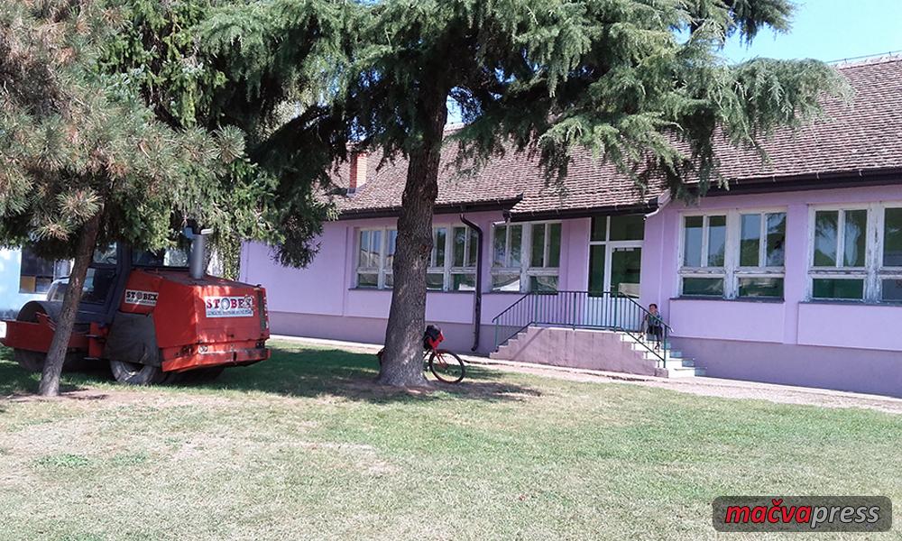 Skola Crna Bara - ЦРНА БАРА: ТРИДЕСЕТ ПРИЈАВА ЗА "ТЕТКИЦУ"