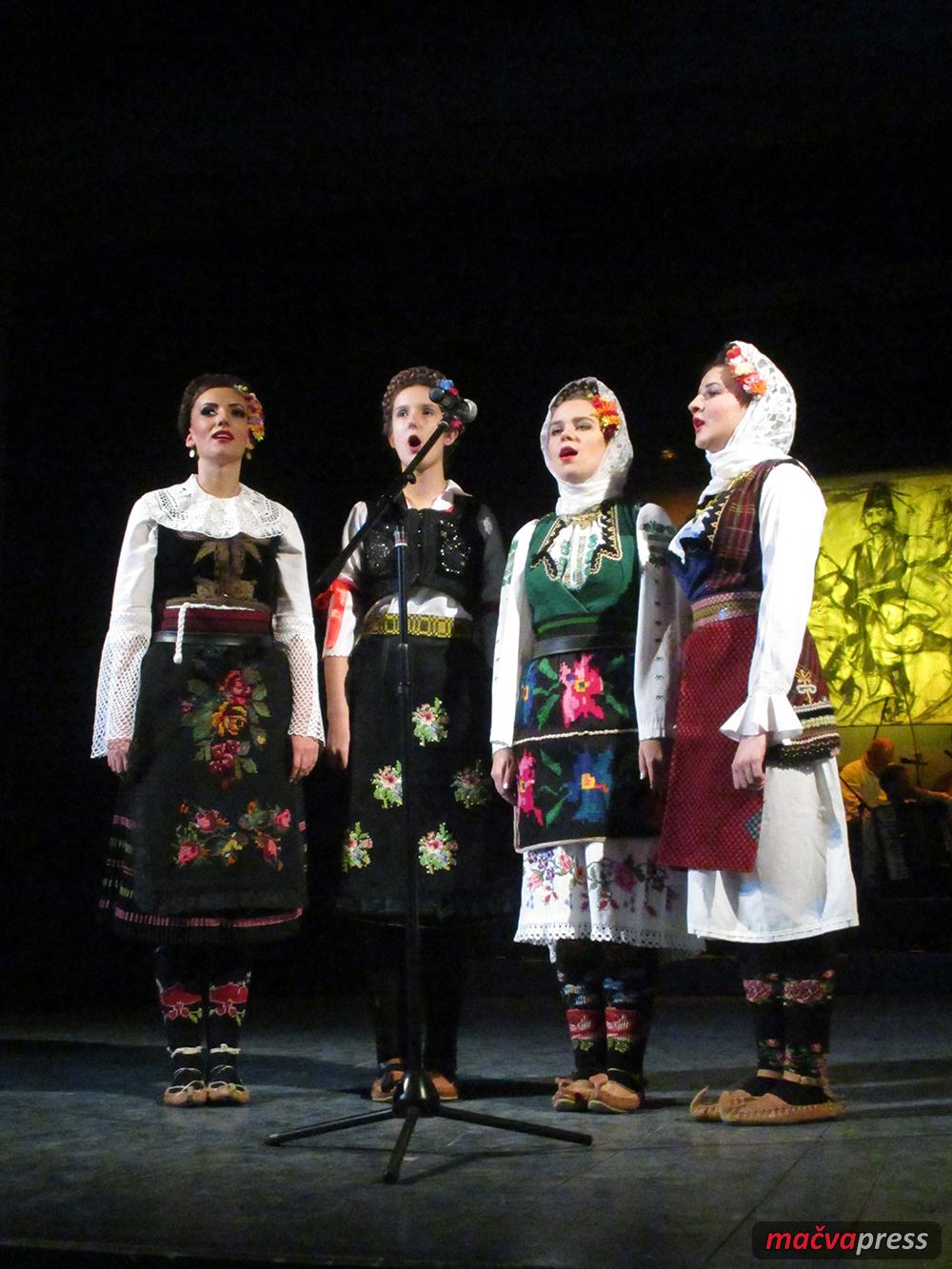 pevacka grupa - Свечани годишњи концерт ансамбла "Ђидо": Фото галерија