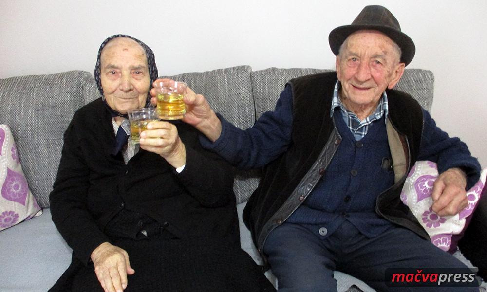 Tanasic Naslovna - То је љубав: Славка (89) и Миодраг Танасић (92) из Бановог Поља у браку седамдесет година!