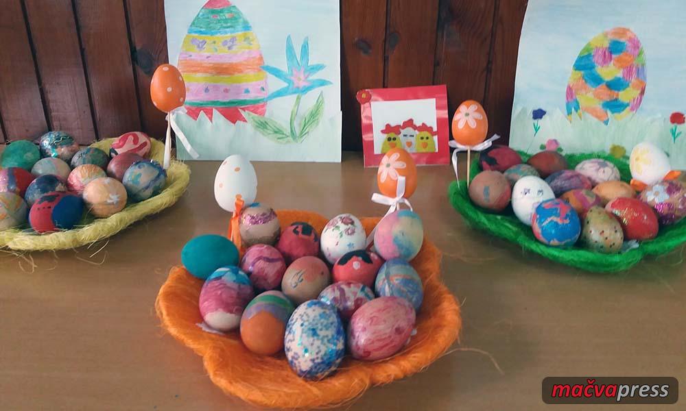 Dublje Vaskrs Naslovna - У школи у Дубљу празнична атмосфера - ђаци фарбали јаја и направили изложбу радова о Васкрсу