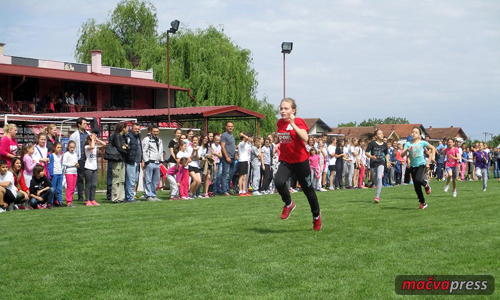 Kros 2017 - Ко је најбржи - на стадиону "Мачве" у току пролећни крос (ФОТО)