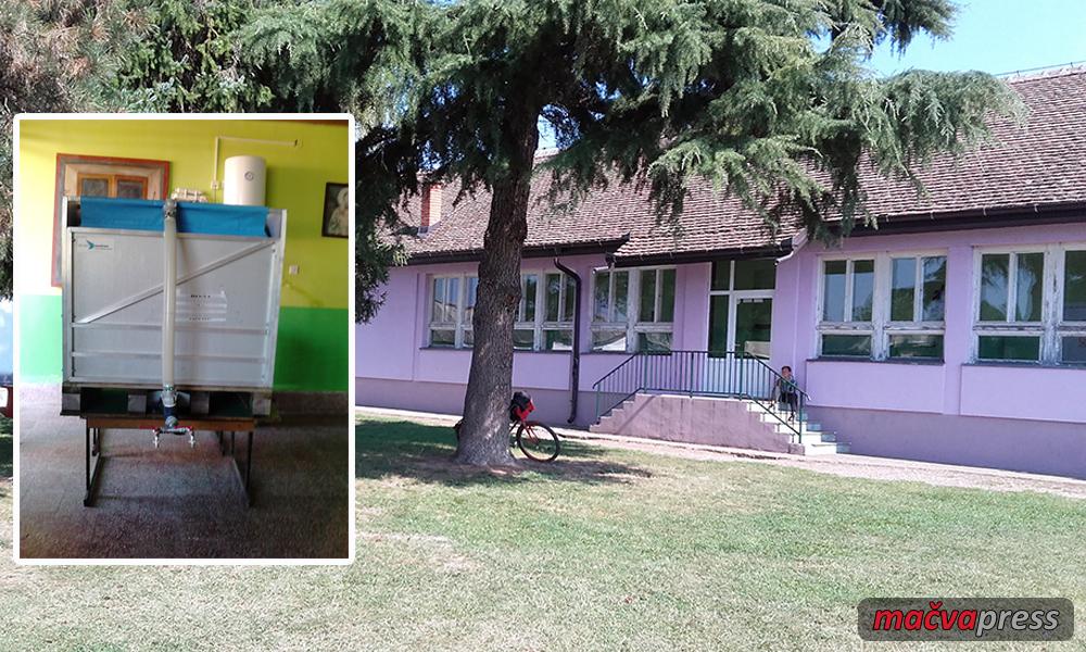 Skola Crna Bara voda Naslovna - Црна Бара: у школи побијена нова цев - вода стигла са 18. метра