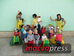 deca4 300x225 - Дечја недеља: Друштво да обезбеди радост сваког детета (фото маскенбал ПУ "Слава Ковић")