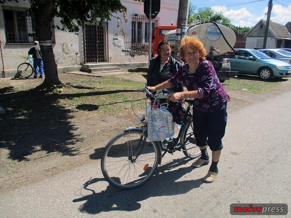 Crna Bara voda - ШЕСТ ГОДИНА ВАНРЕДНО - ОД ФЕБРУАРА 2015. ПИЈУ ВОДУ ИЗ ЦИСТЕРНЕ