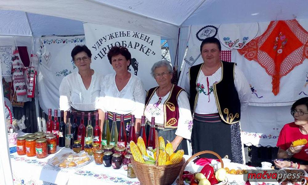 Crnobarke u Ogaru - ЖЕНЕ ИЗ ЦРНЕ БАРЕ У СВОМ УДРУЖЕЊУ РАДЕ И ДРУЖЕ СЕ - ПРВЕ ДВЕ ГОДИНЕ "ЦРНОБАРКИ"