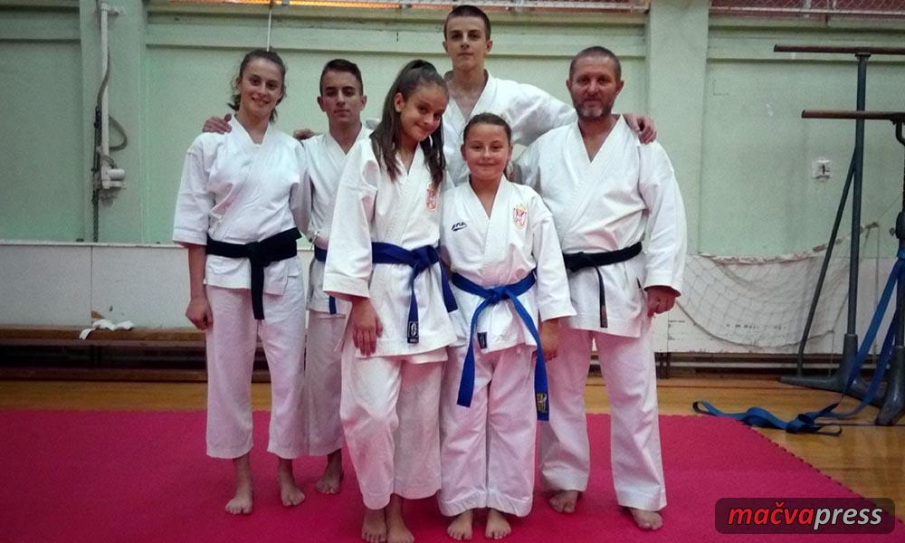 Karate Svetsko prvenstvo - ИСПРАТИЛИ СМО МАРИЈУ, ТЕОДОРУ, АНЂЕЛУ, ОГЊЕНА И СТРАХИЊУ НА СВЕТСКО ПРВЕНСТВО У КАРАТЕУ