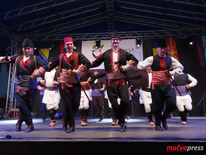djido1 840x630 - "ЂИДО" ОДУШЕВИО ПРЕМИЈЕРОМ ИГАРА ШАБАЧКЕ ПОСАВИНЕ (ФОТО ГАЛЕРИЈА)