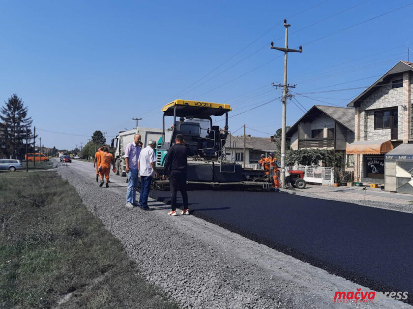 2 840x630 - ПОСЛЕ САНАЦИЈЕ ДРЖАВНИ ПУТЕВИ КАО ПИСТЕ - АСФАЛТИРАНО 11 КИЛОМЕТАРА, УСКОРО РАДОВИ НА НОВИМ ДЕОНИЦАМА