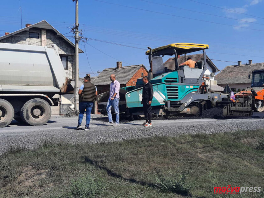 4 840x630 - ПОСЛЕ САНАЦИЈЕ ДРЖАВНИ ПУТЕВИ КАО ПИСТЕ - АСФАЛТИРАНО 11 КИЛОМЕТАРА, УСКОРО РАДОВИ НА НОВИМ ДЕОНИЦАМА