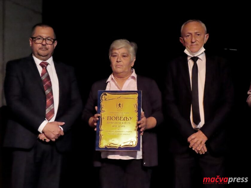 Jelena Nikolic 839x630 - "ИДЕМО ПУТЕМ РАЗВОЈА" - ПОРУЧИО МИЛАН ДАМЊАНОВИЋ ПОВОДОМ ДАНА ОПШТИНЕ, ЗАСЛУЖНИМА УРУЧЕНА ПРИЗНАЊА (ФОТО)
