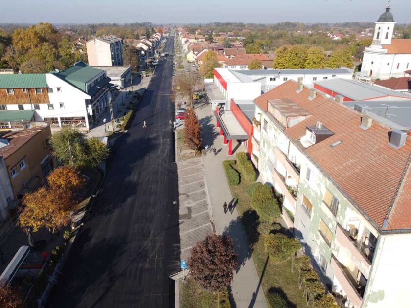 НОВИ АСФАЛТ У УЛИЦИ ВОЈВОДЕ СТЕПЕ У БОГАТИЋУ Asfalt centar 840x630 - НОВИ АСФАЛТ У УЛИЦИ ВОЈВОДЕ СТЕПЕ У БОГАТИЋУ