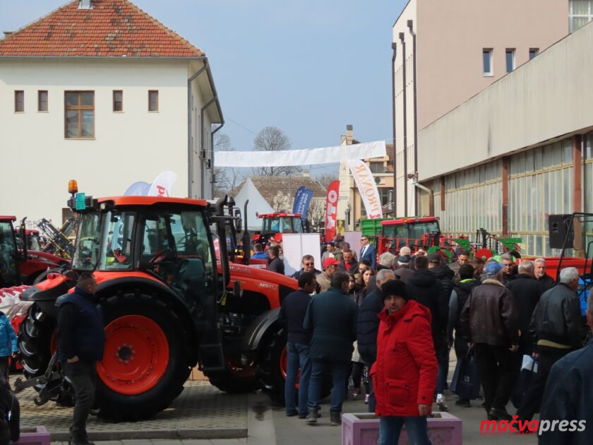 13 840x630 - (ФОТО ГАЛЕРИЈА) ГУЖВА НА САЈМУ ПОЉОПРИВРЕДЕ У БОГАТИЋУ: 80 ИЗЛАГАЧА И ВЕЛИКИ БРОЈ ПОСЕТИЛАЦА