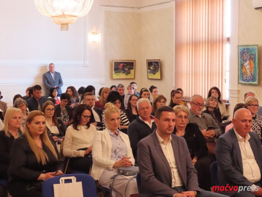 КАРАВАН КОМОРЕ ЈАВНИХ НАБАВКИ У БОГАТИЋУ 4 2 840x630 - КАРАВАН КОМОРЕ ЈАВНИХ НАБАВКИ У БОГАТИЋУ