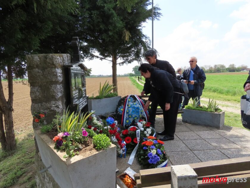 (ФОТО) У ГЛУШЦИМА ОБЕЛЕЖЕНА 23. ГОДИШЊИЦА ПОГИБИЈЕ ВОЈНИКА ОД НАТО БОМБИ 6 1 840x630 - (ФОТО) У ГЛУШЦИМА ОБЕЛЕЖЕНА 23. ГОДИШЊИЦА ПОГИБИЈЕ ВОЈНИКА ОД НАТО БОМБИ