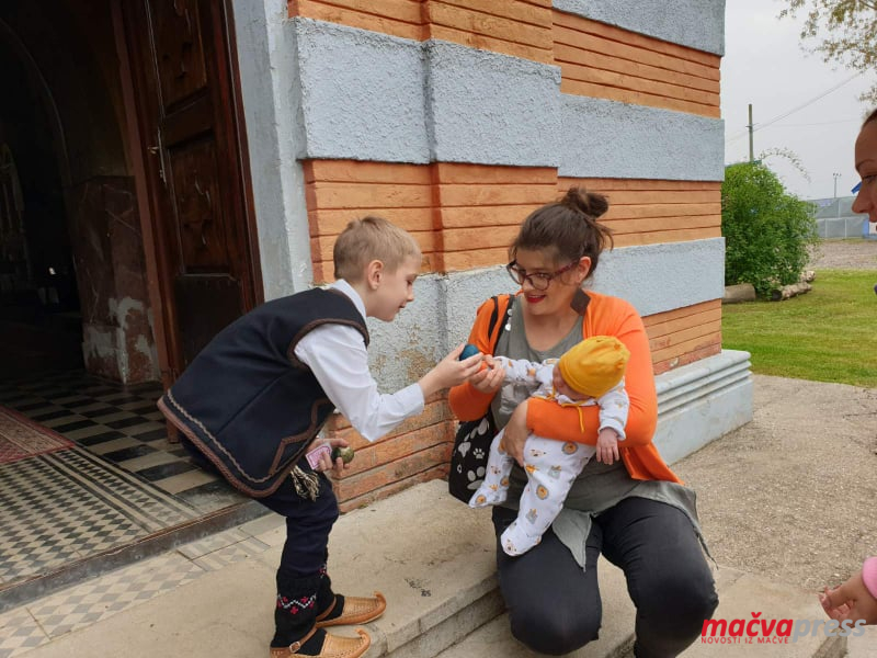 (ФОТО) УСКРС У ЦРНОЈ БАРИ СЛАВИЛИ НАЈМЛАЂИ ЧЛАНОВИ КУД "ЈЕЛИЦА" 7 - (ФОТО) УСКРС У ЦРНОЈ БАРИ СЛАВИЛИ НАЈМЛАЂИ ЧЛАНОВИ КУД "ЈЕЛИЦА"