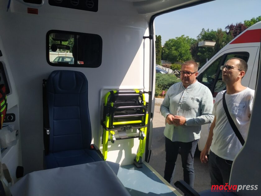 ДВА НОВА САНИТЕТА И ПУТНИЧКО ВОЗИЛО ОД ДАНАС У ВОЗНОМ ПАРКУ ДОМА ЗДРАВЉА Tri saniteta2 840x630 - ДВА НОВА САНИТЕТА И ПУТНИЧКО ВОЗИЛО ОД ДАНАС У ВОЗНОМ ПАРКУ ДОМА ЗДРАВЉА
