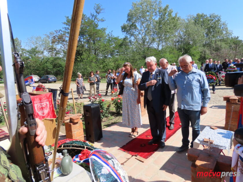 (ФОТО-ВИДЕО) НА ЛИМАНСКОЈ АДИ ПОТОМЦИ СЕ ПОКЛОНИЛИ ЈУНАЦИМА БИТКЕ НА ДРИНИ 20220908101026 IMG 7611 840x630 - (ФОТО-ВИДЕО) НА ЛИМАНСКОЈ АДИ ПОТОМЦИ СЕ ПОКЛОНИЛИ ЈУНАЦИМА БИТКЕ НА ДРИНИ