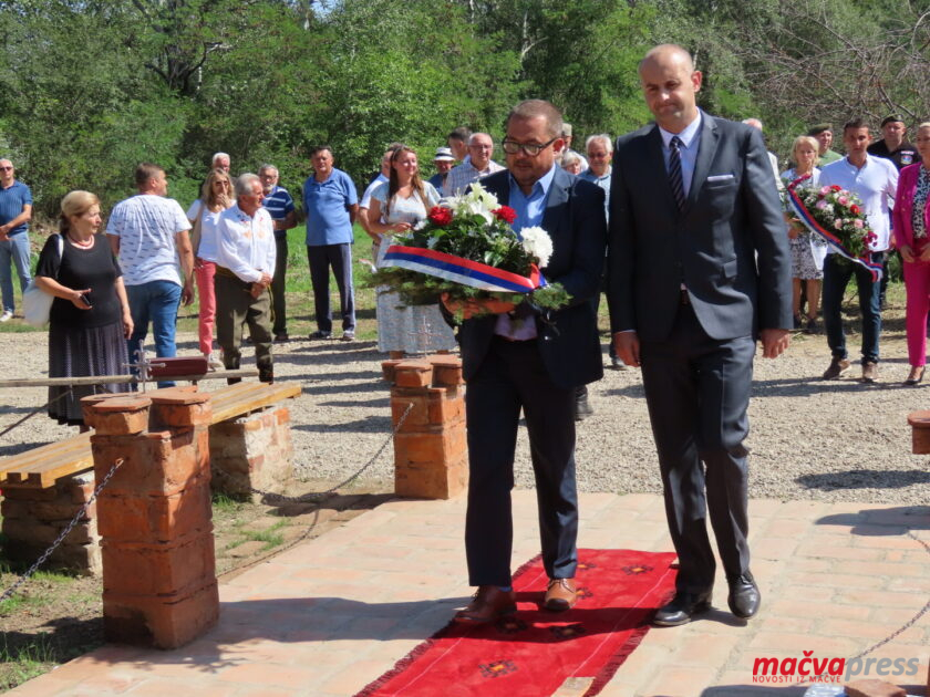 20220908101242 IMG 7619 840x630 - (ФОТО-ВИДЕО) НА ЛИМАНСКОЈ АДИ  ПОТОМЦИ СЕ ПОКЛОНИЛИ ЈУНАЦИМА БИТКЕ НА ДРИНИ